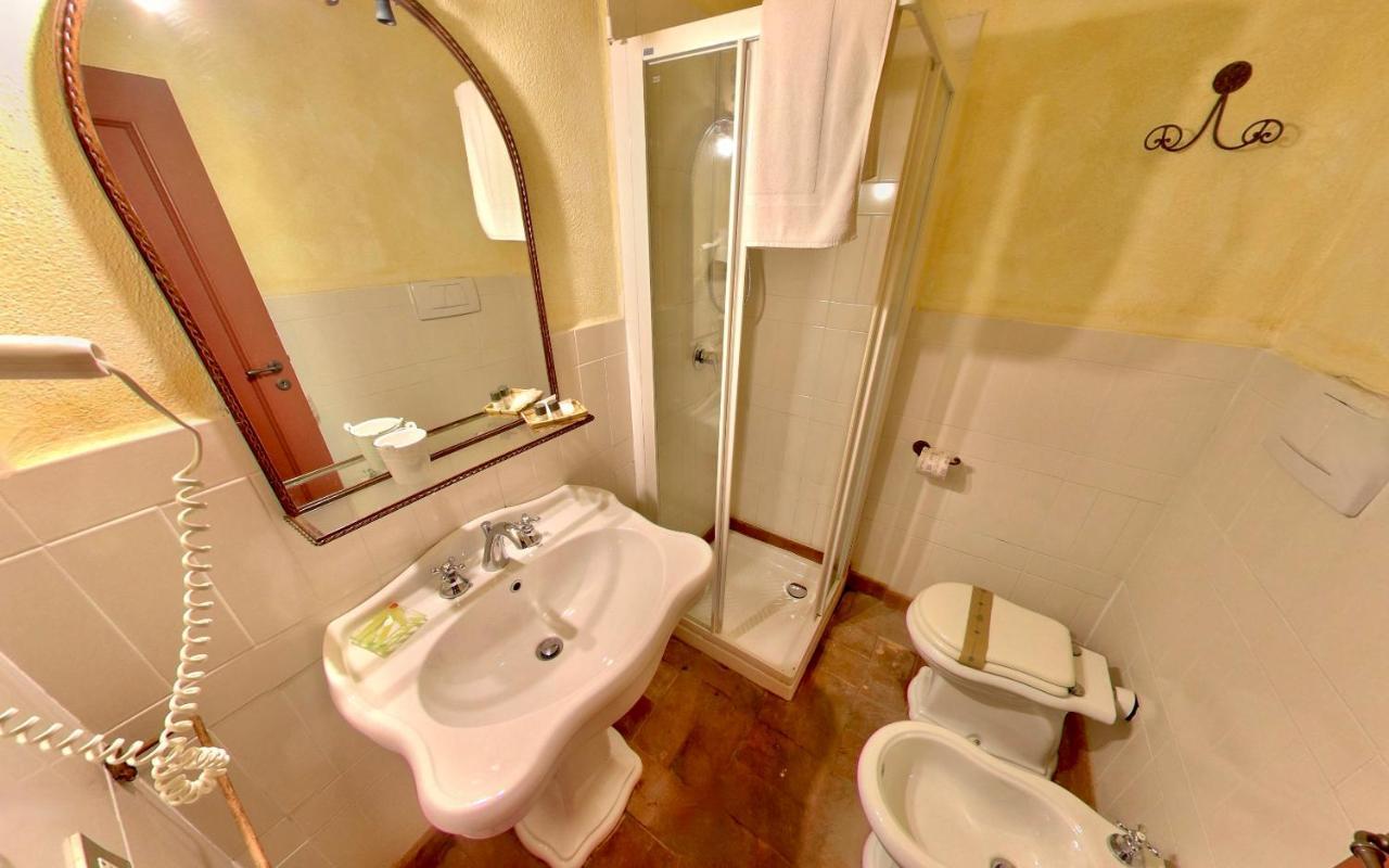 Monastero Le Grazie Hotel Amelia Bagian luar foto